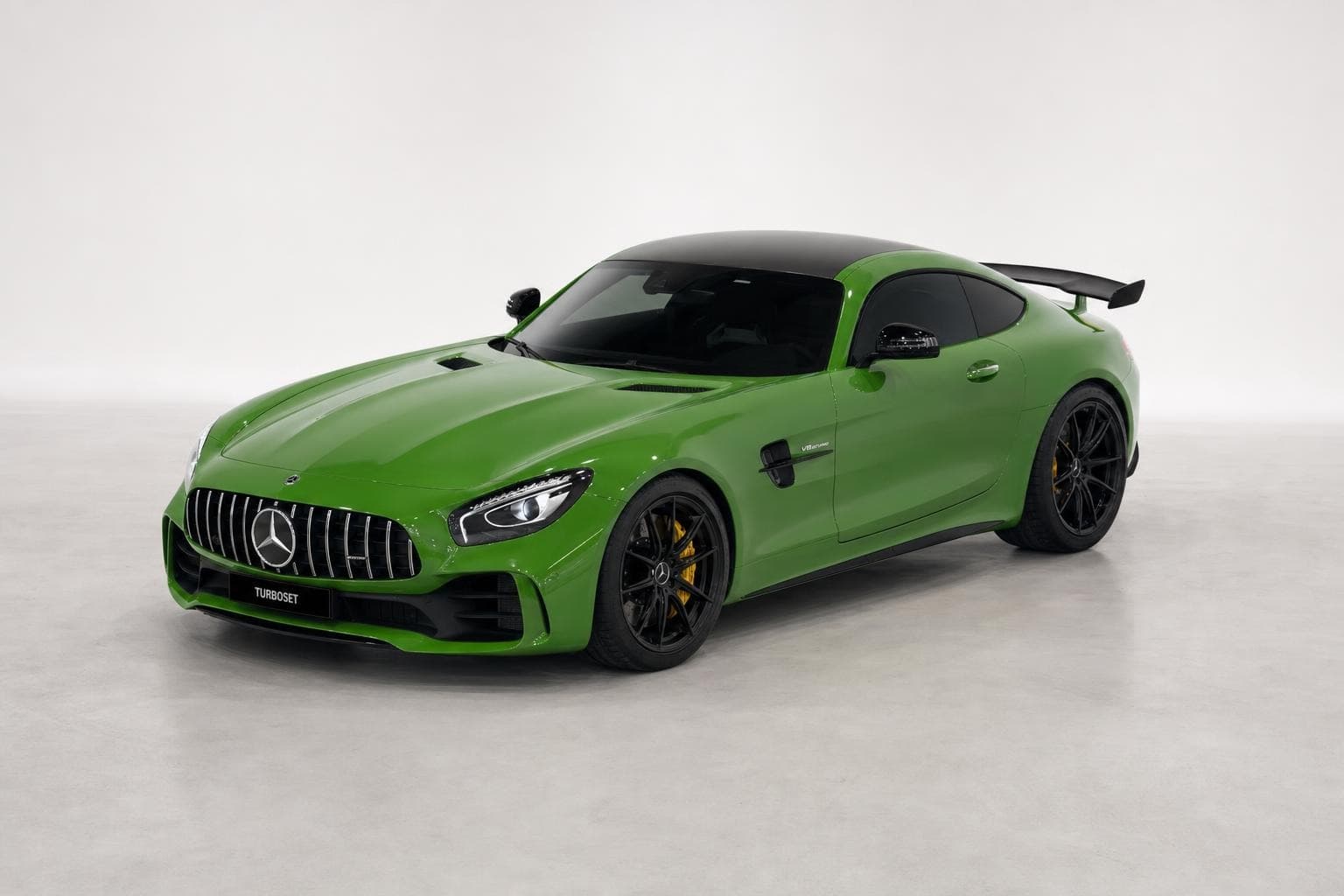 Mercedes-Benz AMG GT R studio render